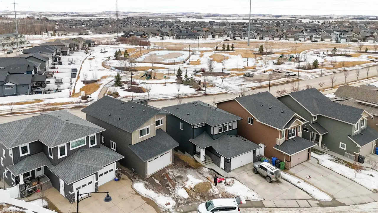 49 Lowden Close 