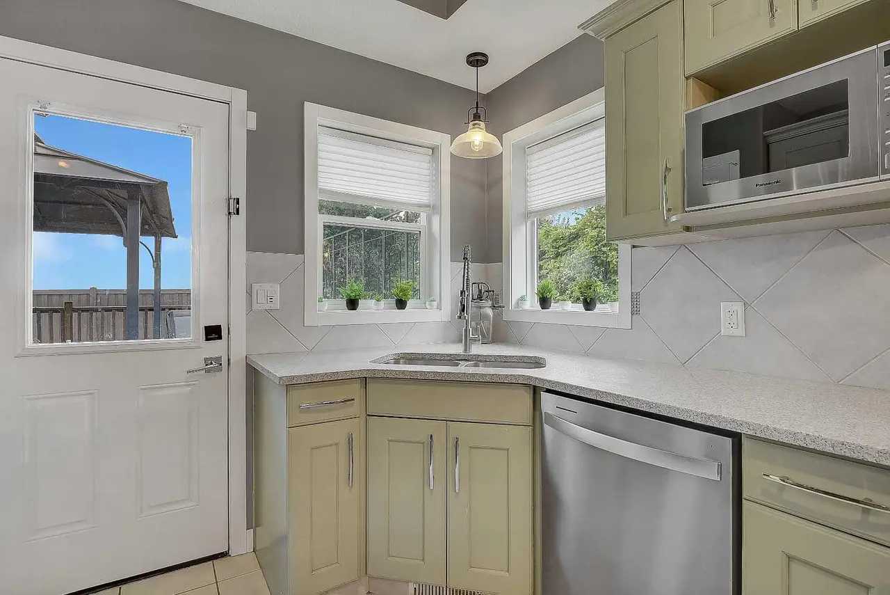 7006 115B Street 
