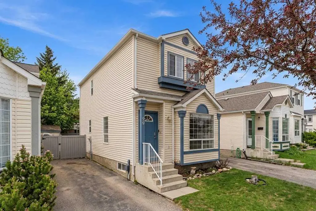 90 Coventry Lane NE