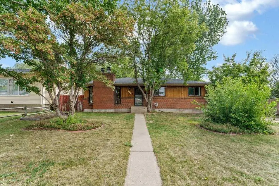 642 Lakewood Road E