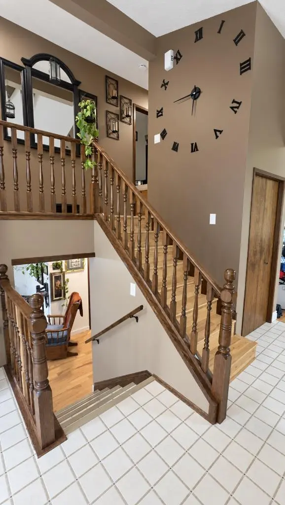 25 Valley Crescent 