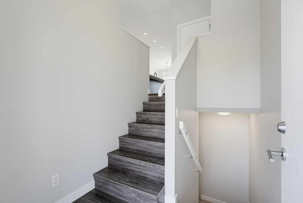 75 Ellington Crescent 