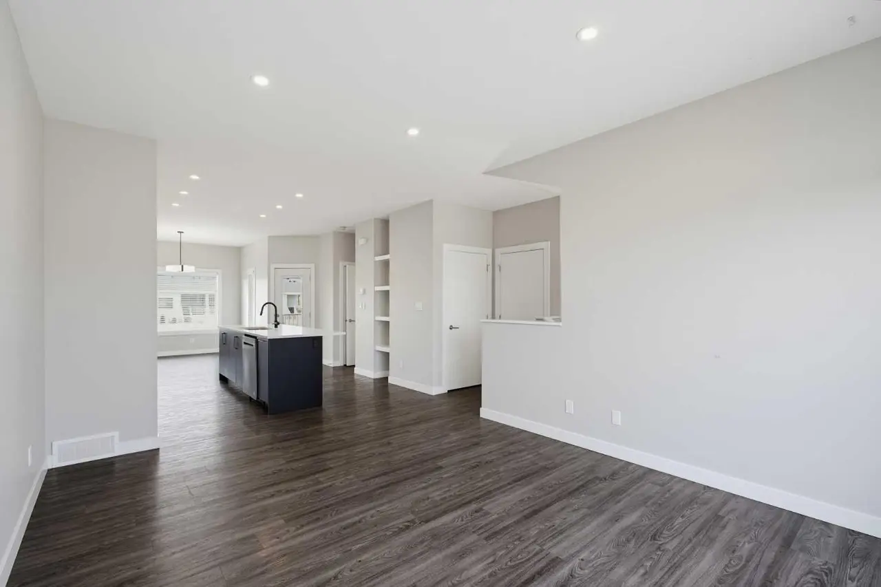 75 Ellington Crescent 