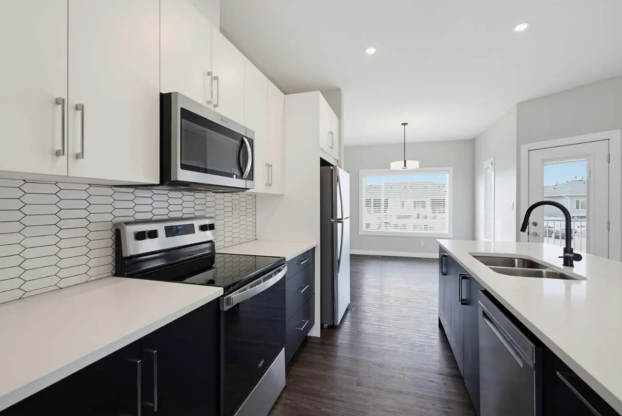 75 Ellington Crescent 