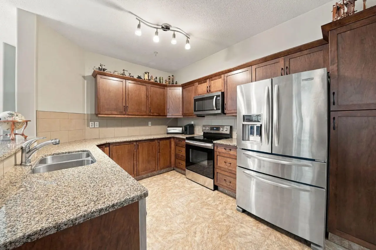 101, 6 Michener Boulevard 