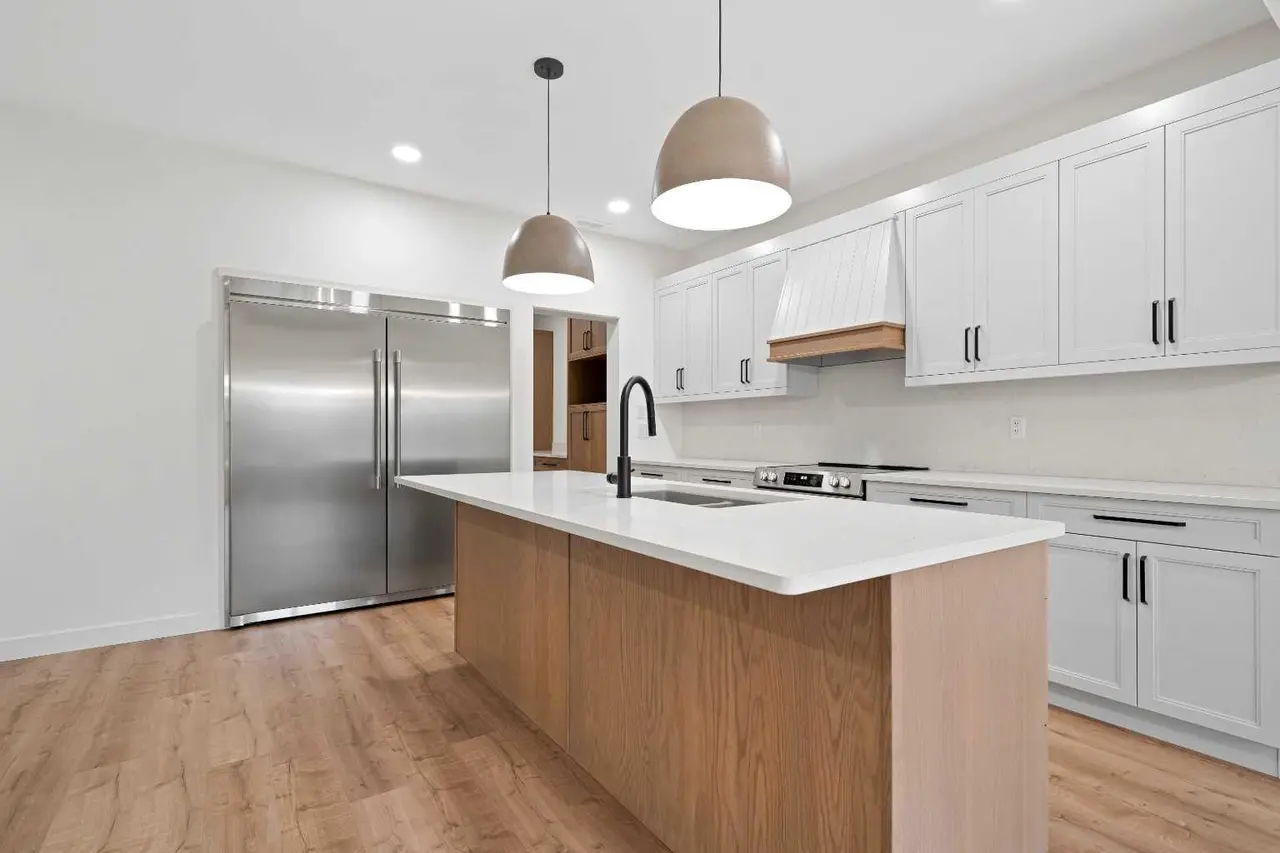 43 Sierra Road SW