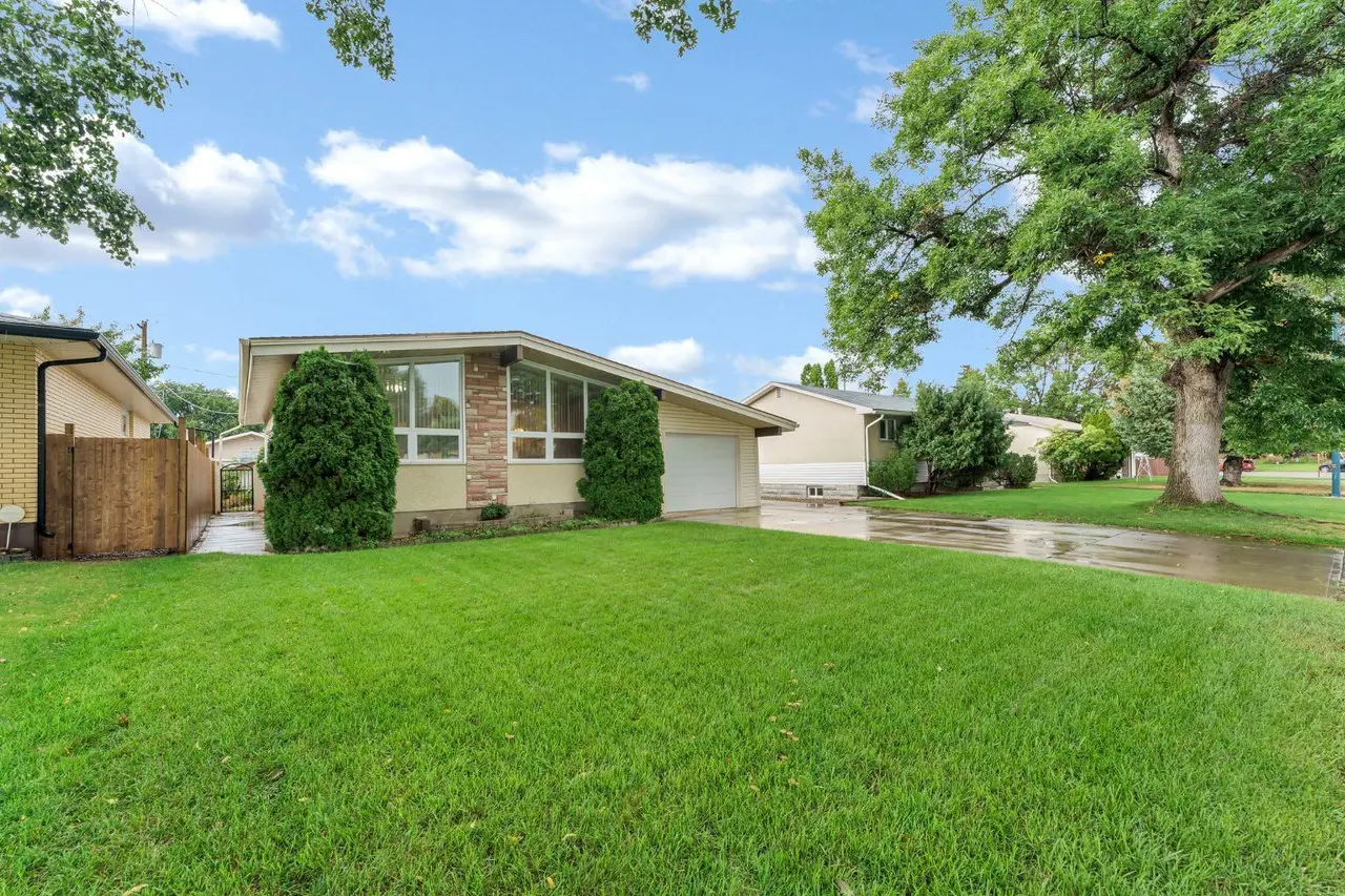 1988 28 Street SE