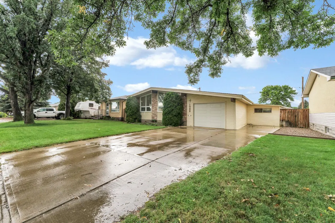 1988 28 Street SE