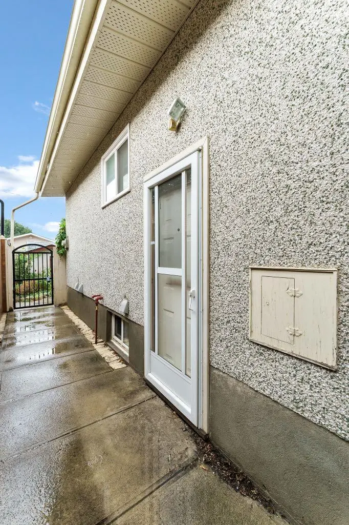 1988 28 Street SE