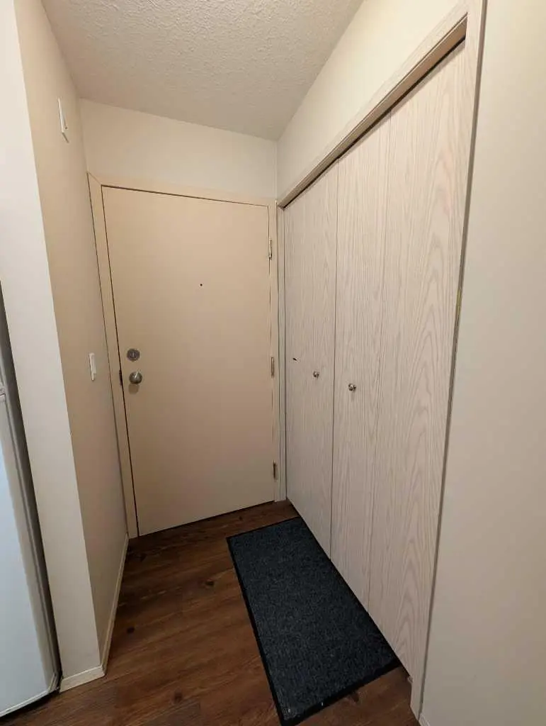 208, 245 Red Deer Drive SW