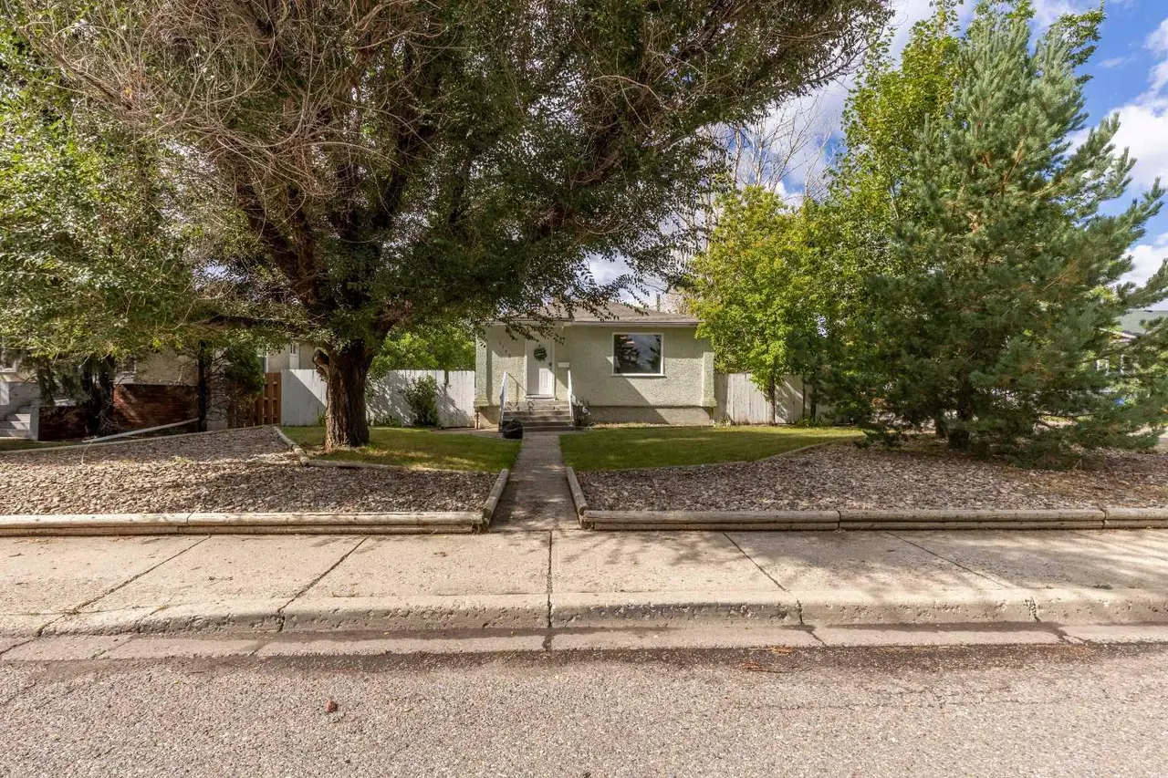 1102 20 Street S
