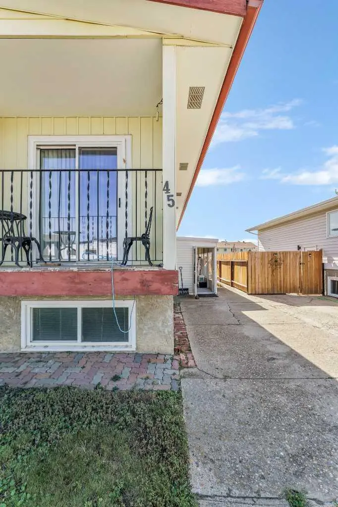 45 Clark Crescent SE