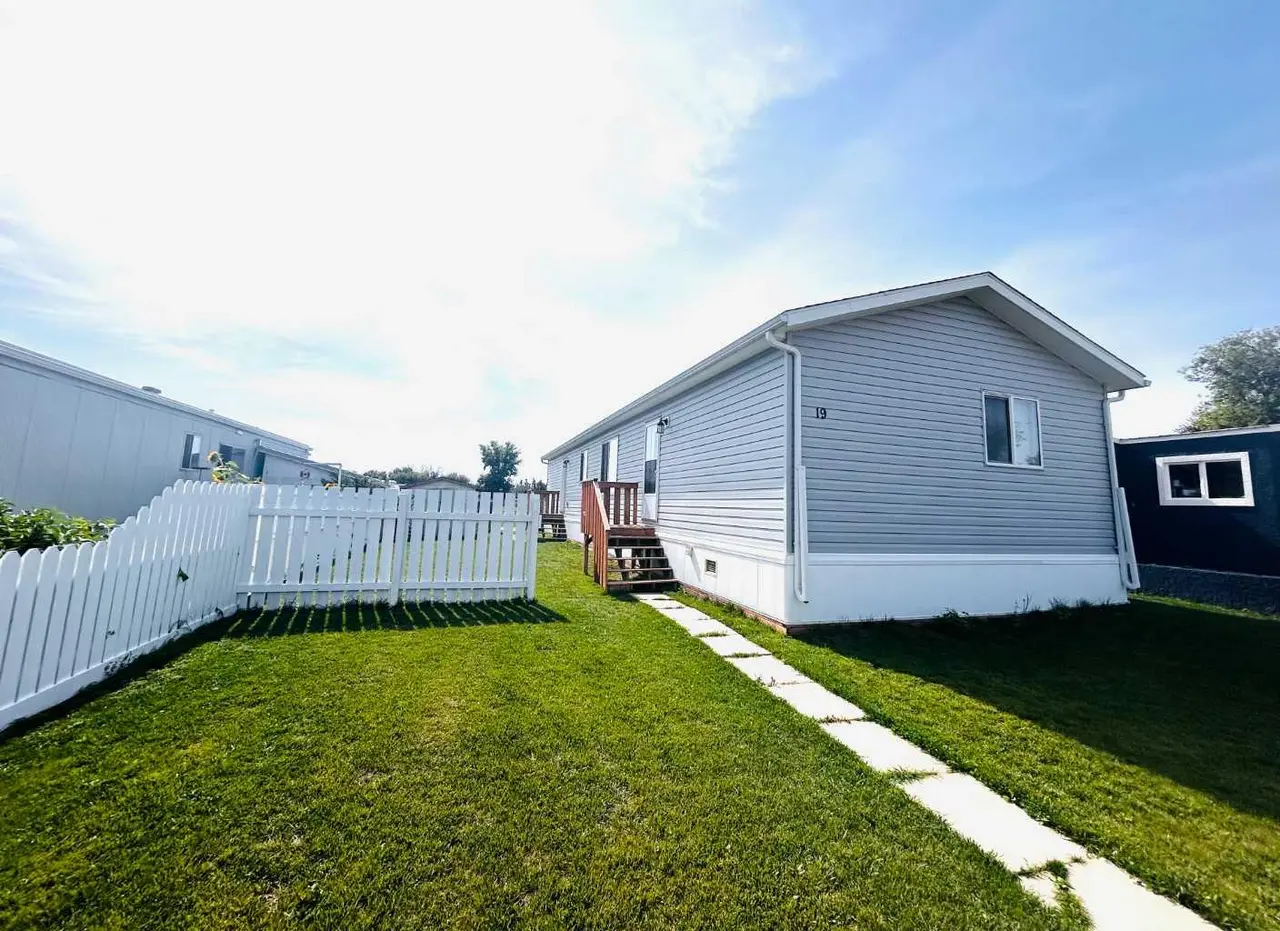 19 Eastbrook Drive E