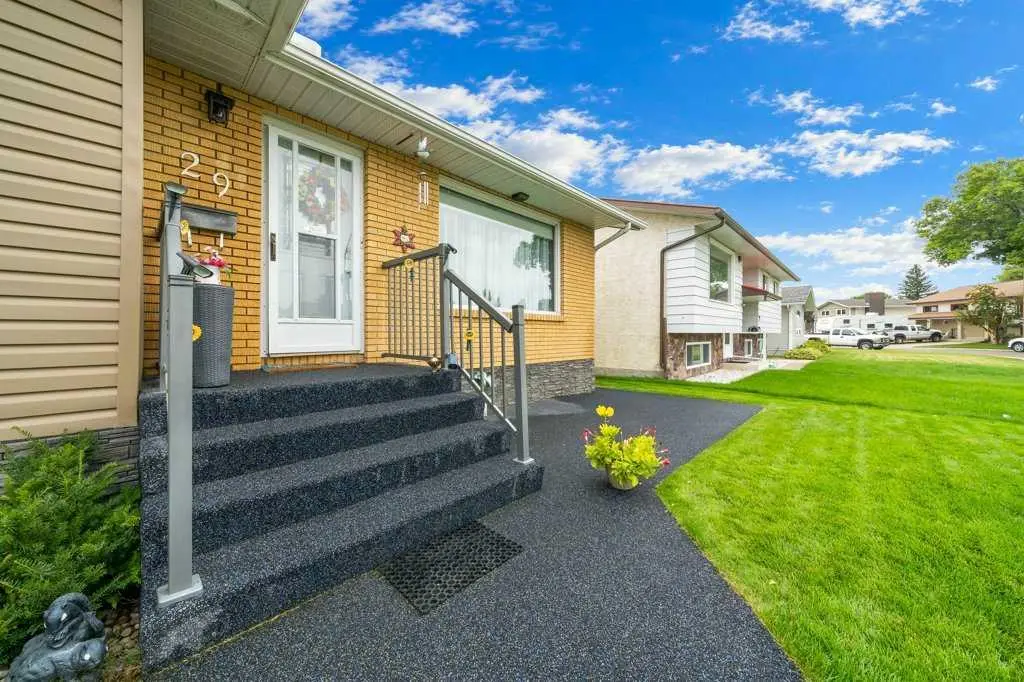 29 Cairns Way SE