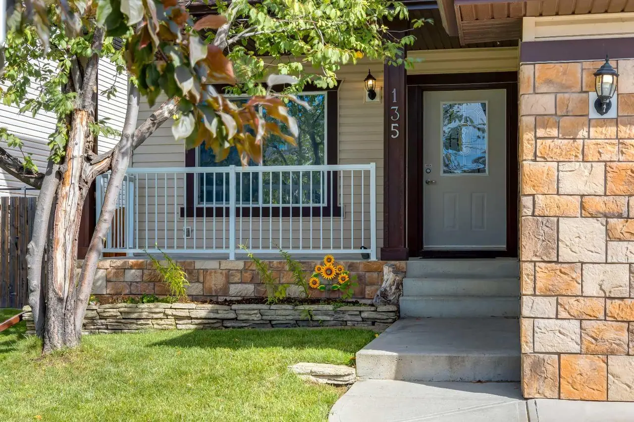 135 Hawkmere View 