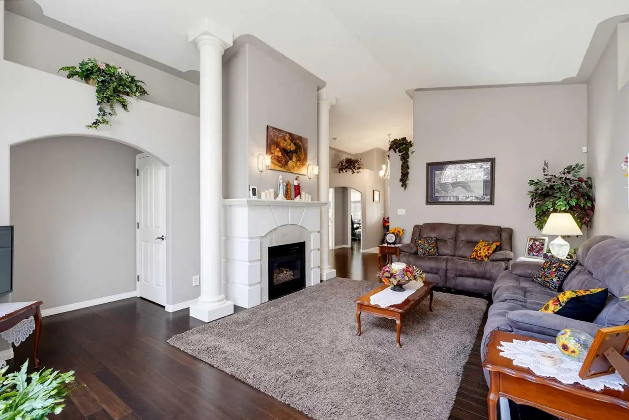 66 Dumas Crescent 