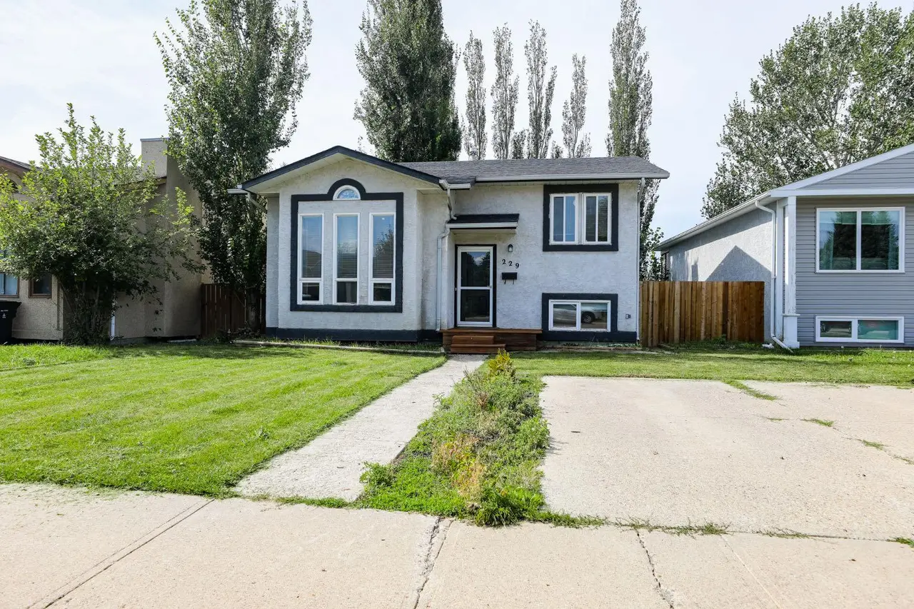 229 Mt Blakiston Road W
