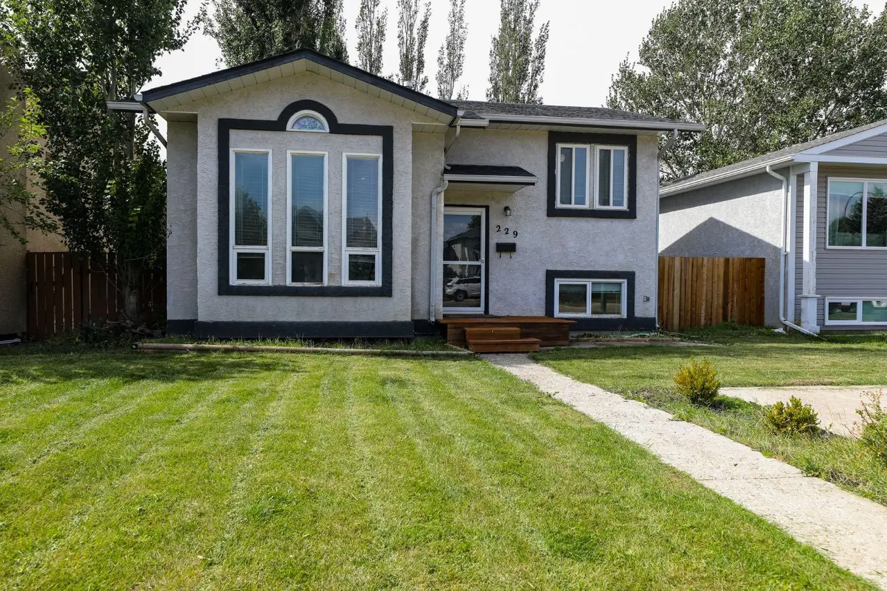 229 Mt Blakiston Road W