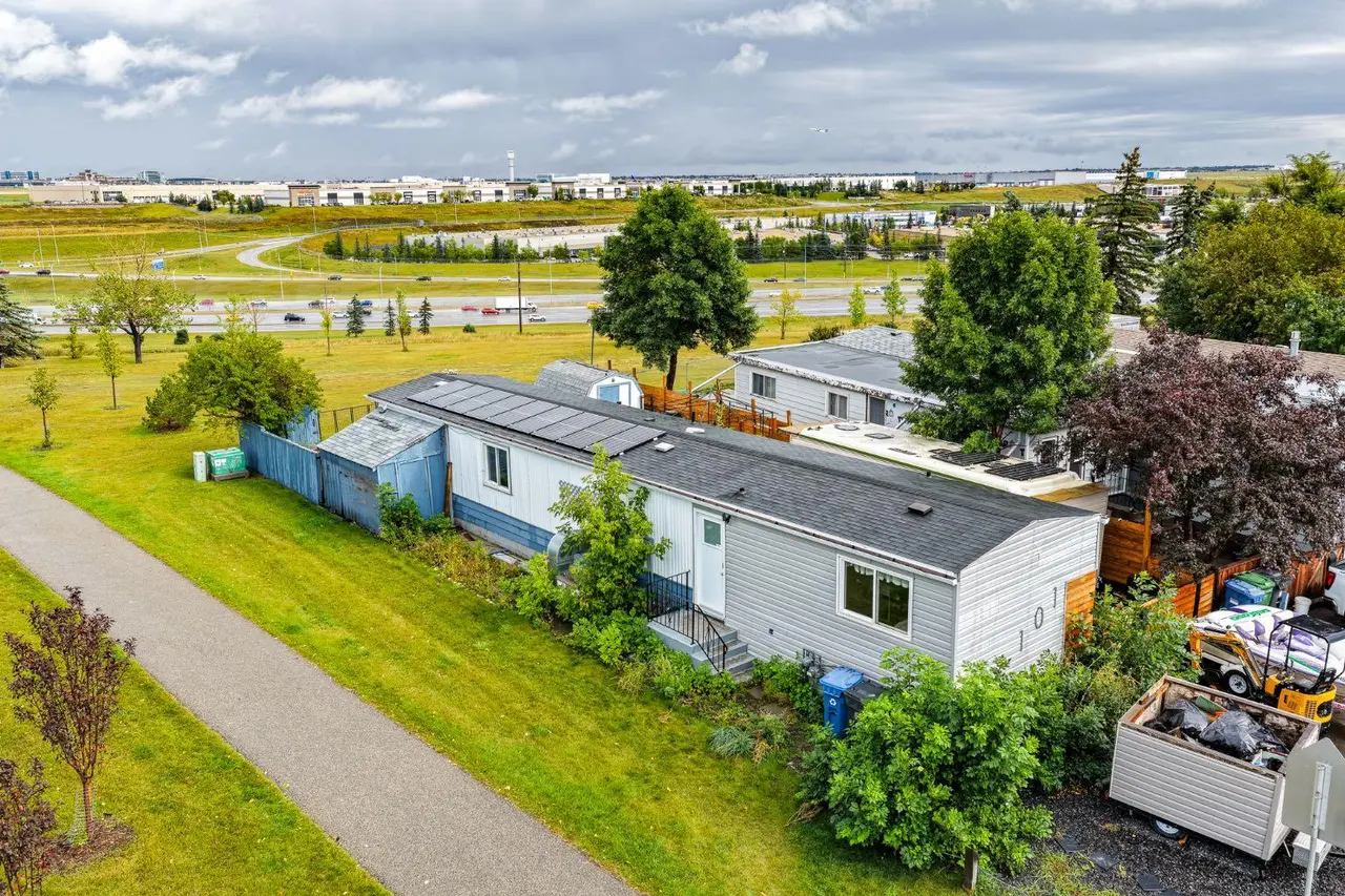 101 Huntstrom Drive NE