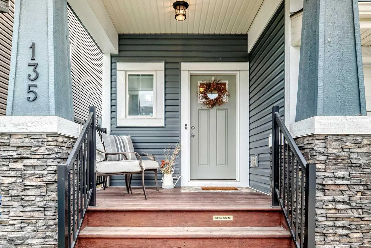 135 Reunion Loop NW