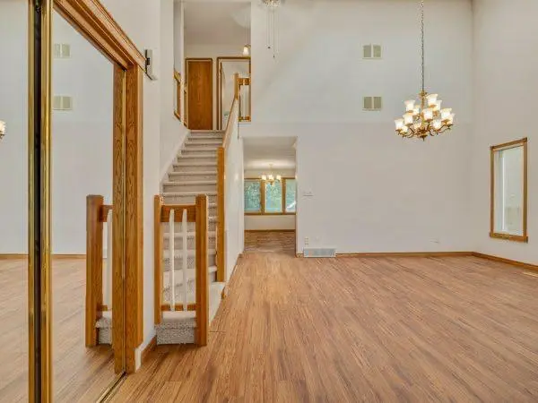 309 Coachwood Point W