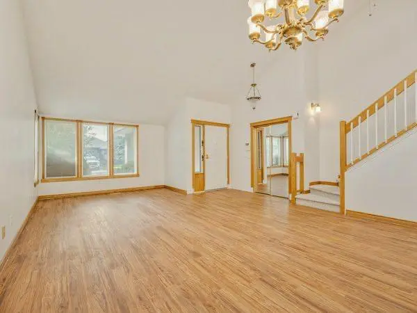 309 Coachwood Point W