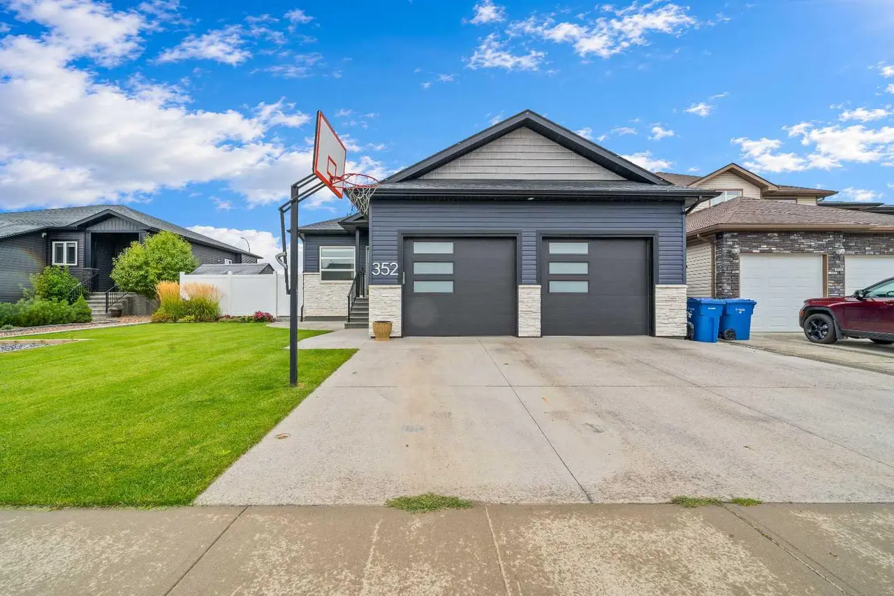 352 Somerside Crescent SE