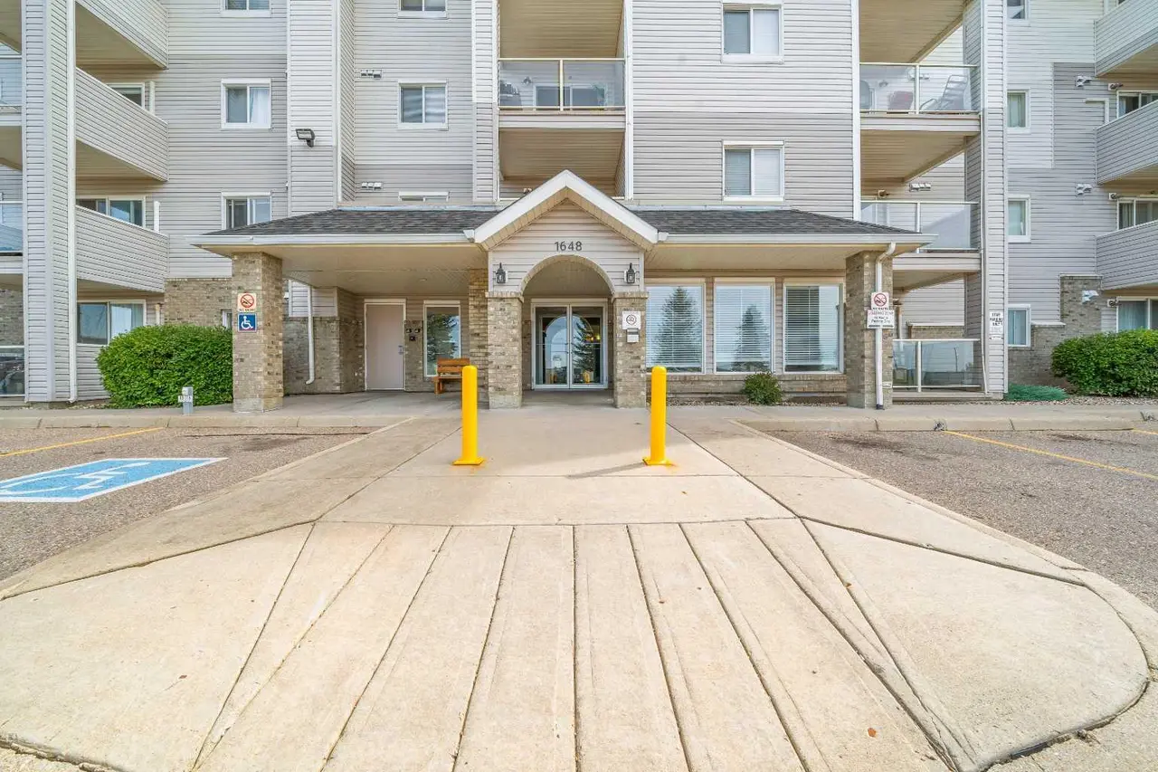 216, 1648 Saamis Drive NW