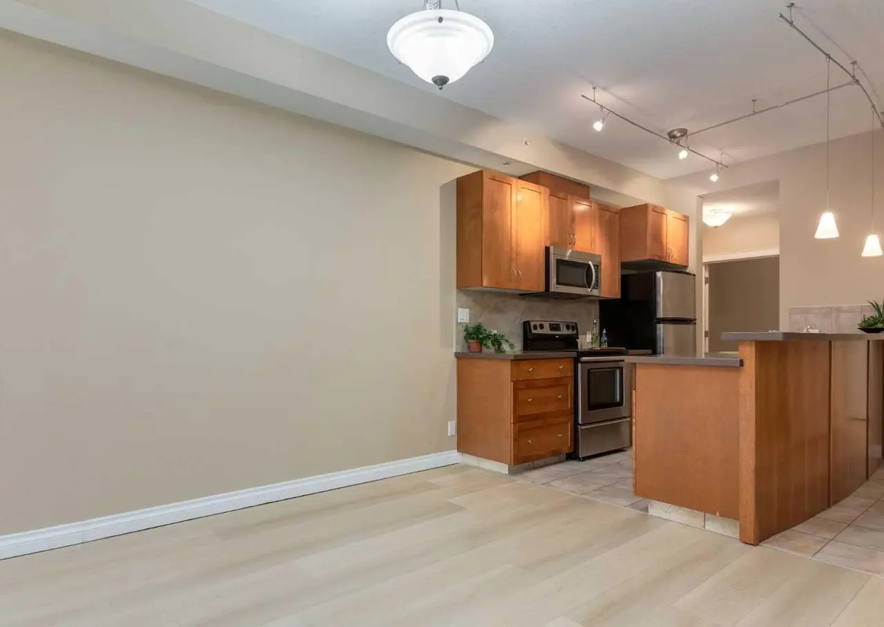 3214, 24 Hemlock Crescent SW