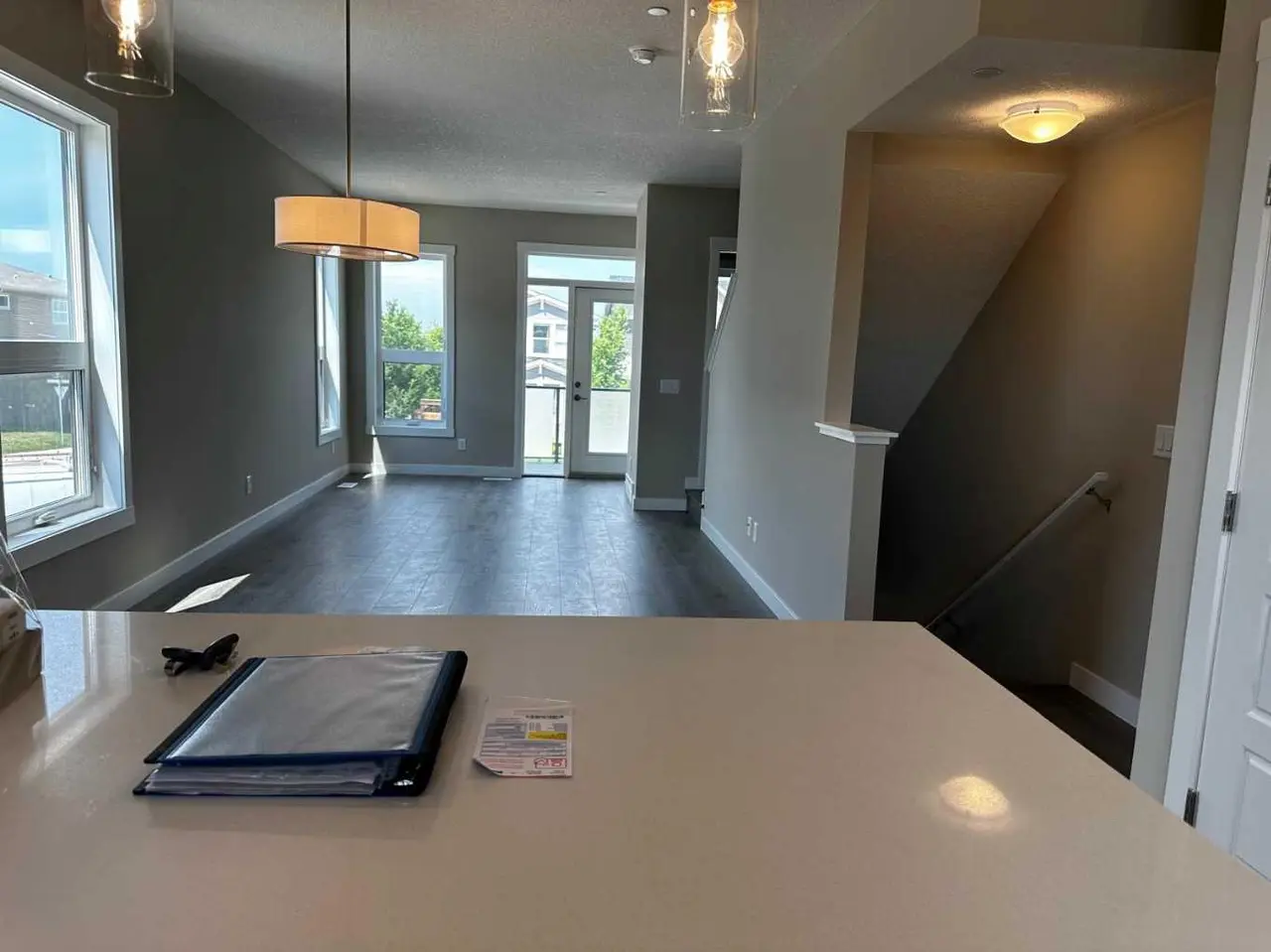 102 livingston Common NE
