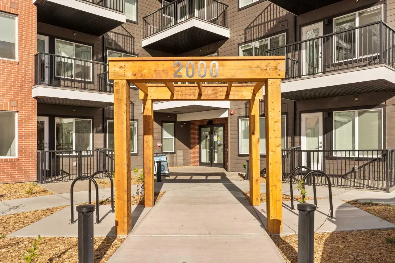 2212, 395 Skyview Parkway NE