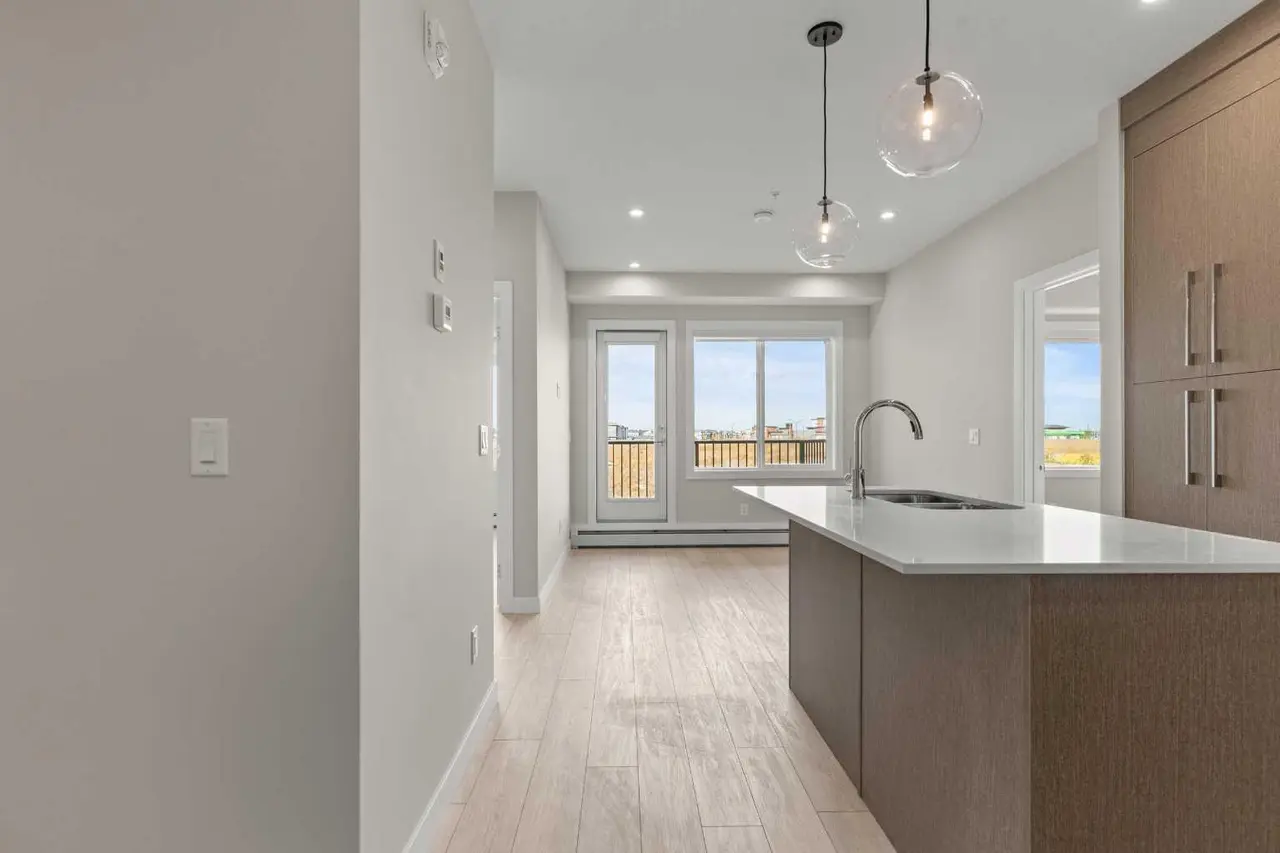 2212, 395 Skyview Parkway NE