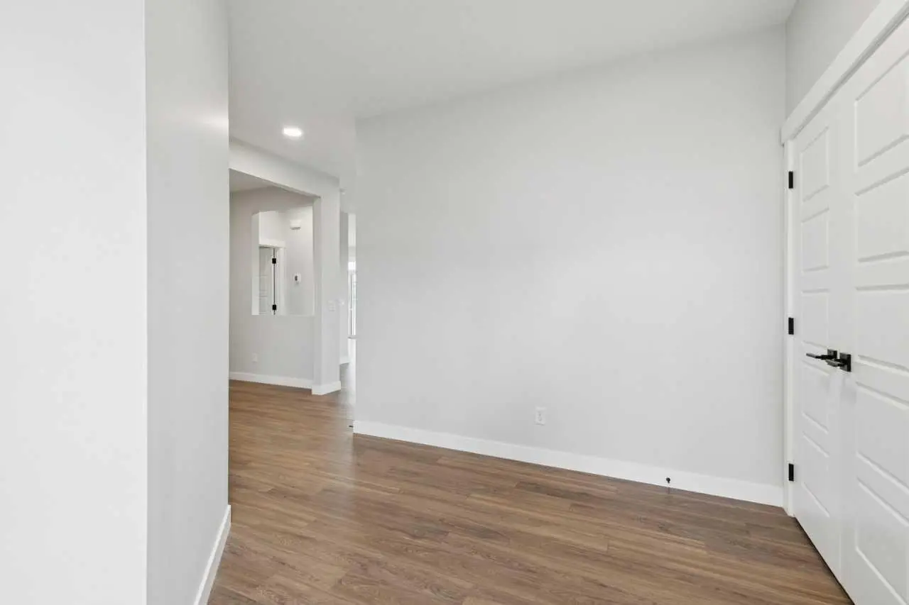 435 Bridgeport  