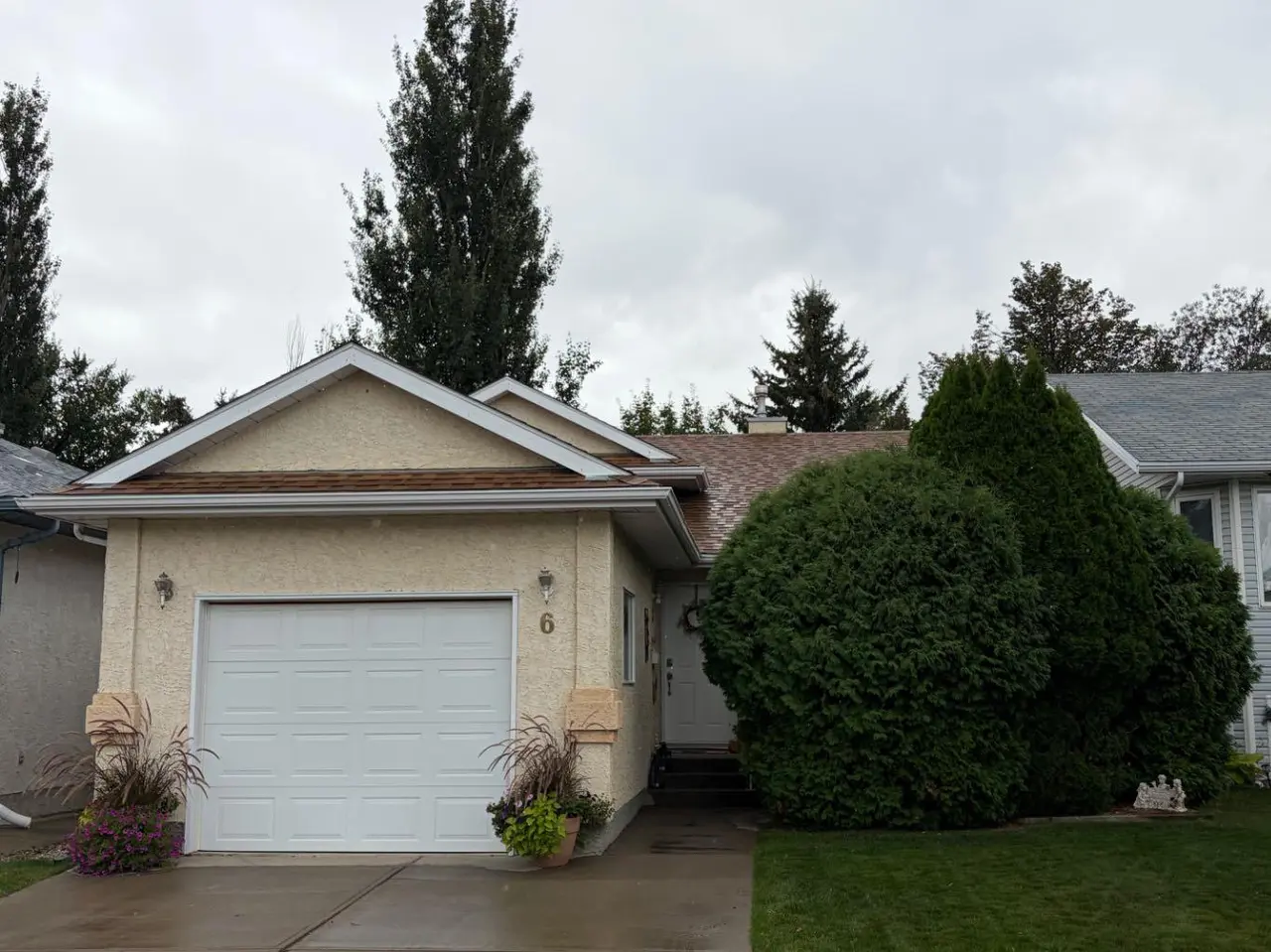 6 Heritage Crescent W