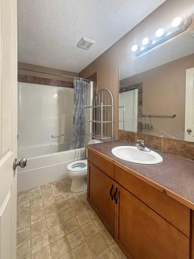 105 Riverwood Manor W