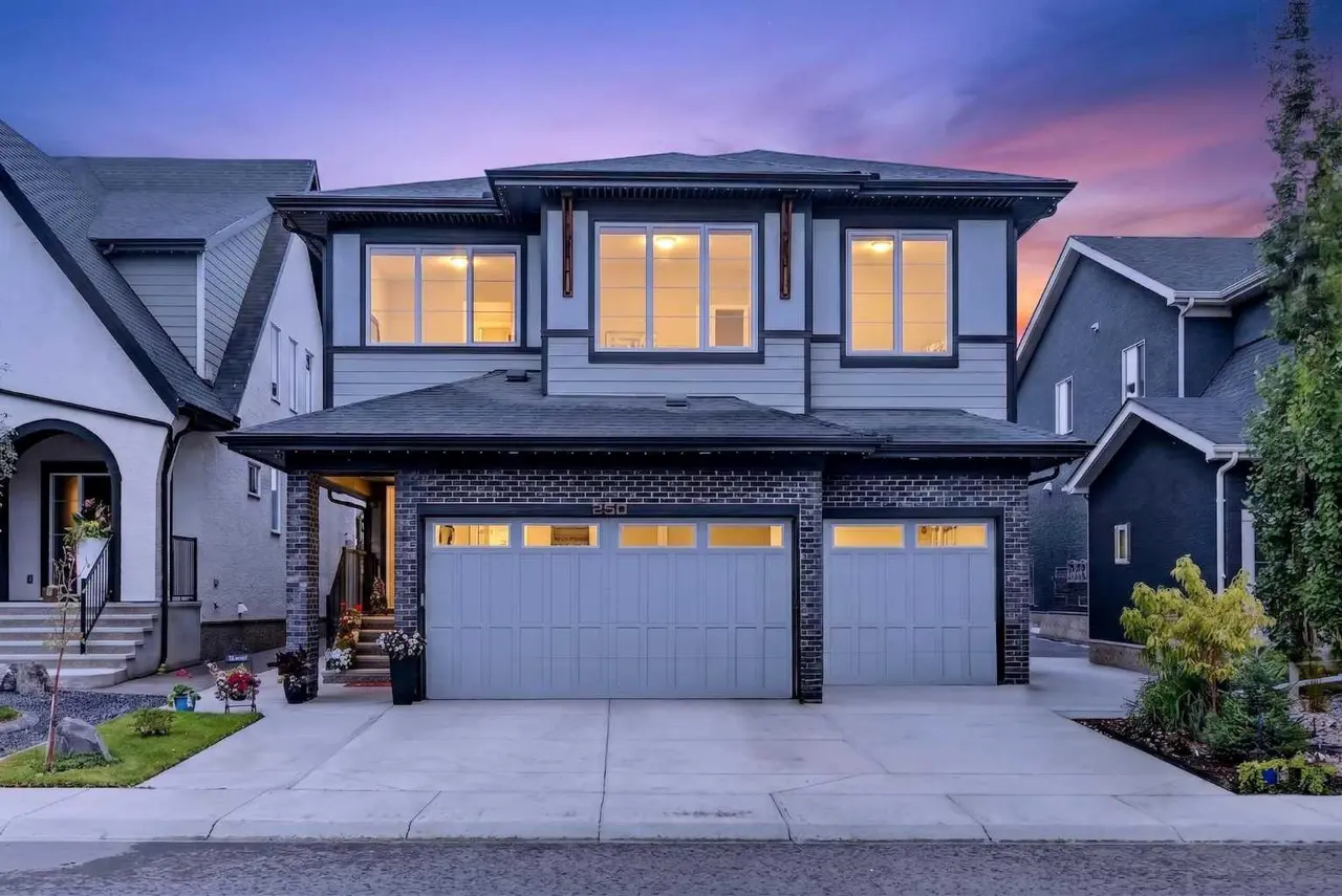 260 Marina Grove SE
