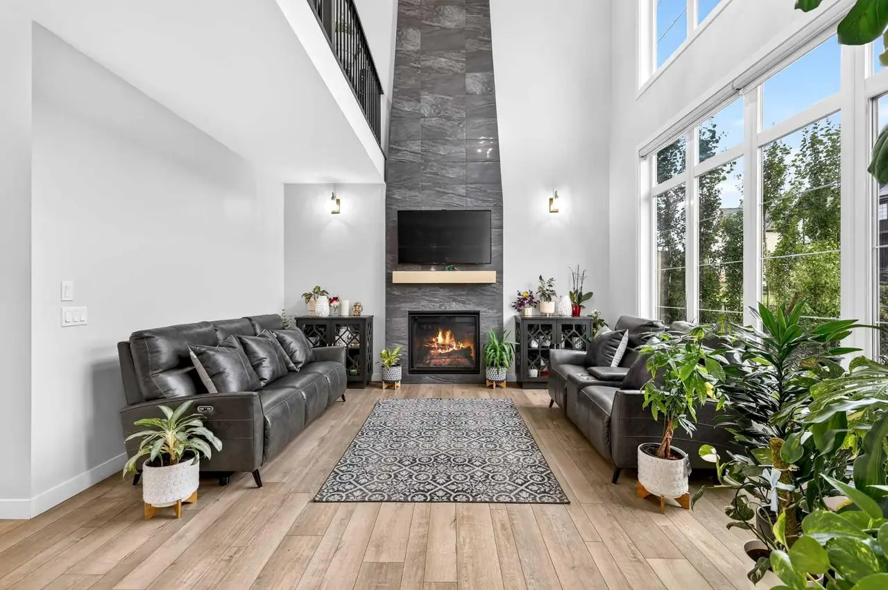 260 Marina Grove SE