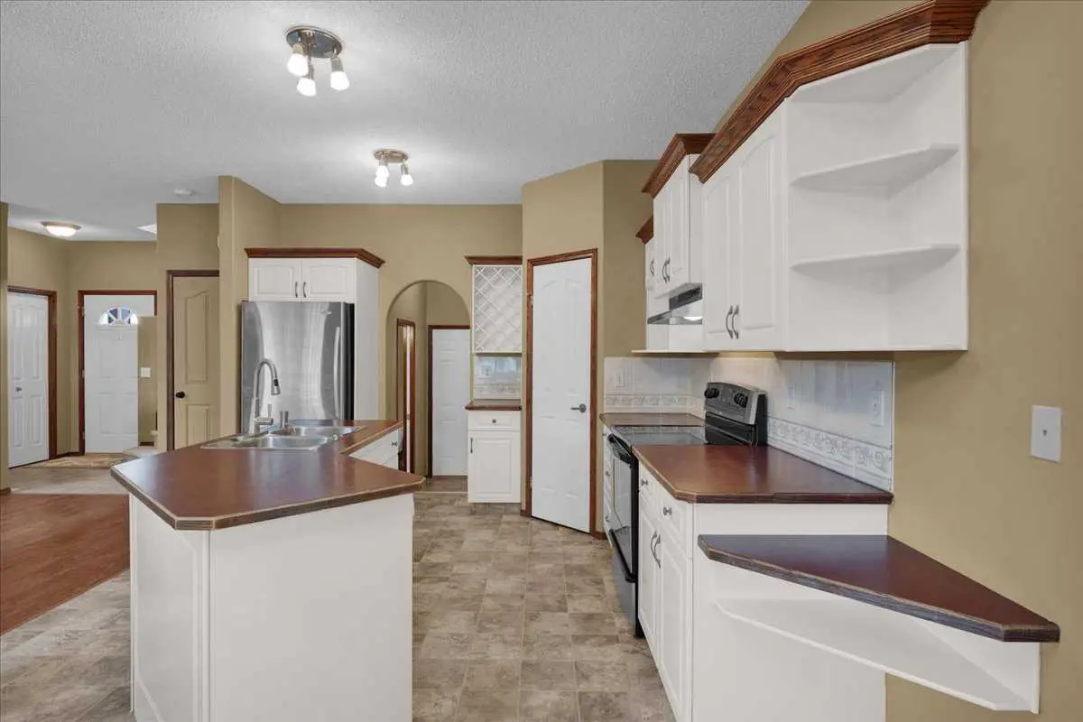 6 Hidden Valley Gardens NW