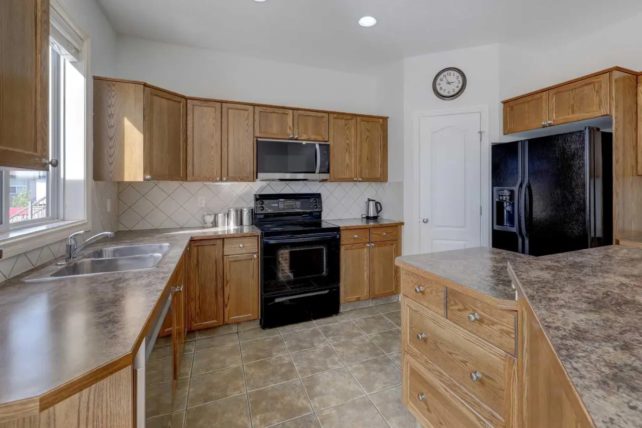 27 Rockyspring Gate NW