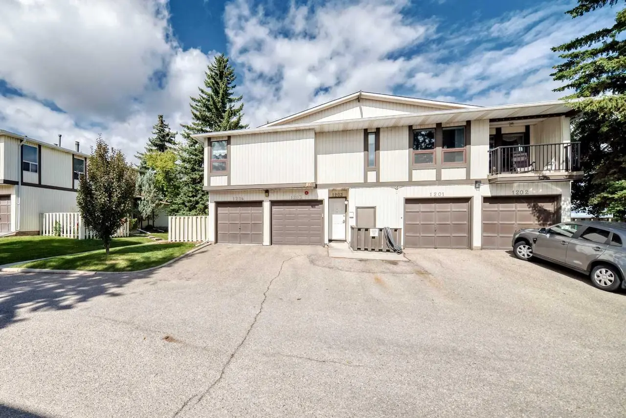1204, 544 Blackthorn Road NE