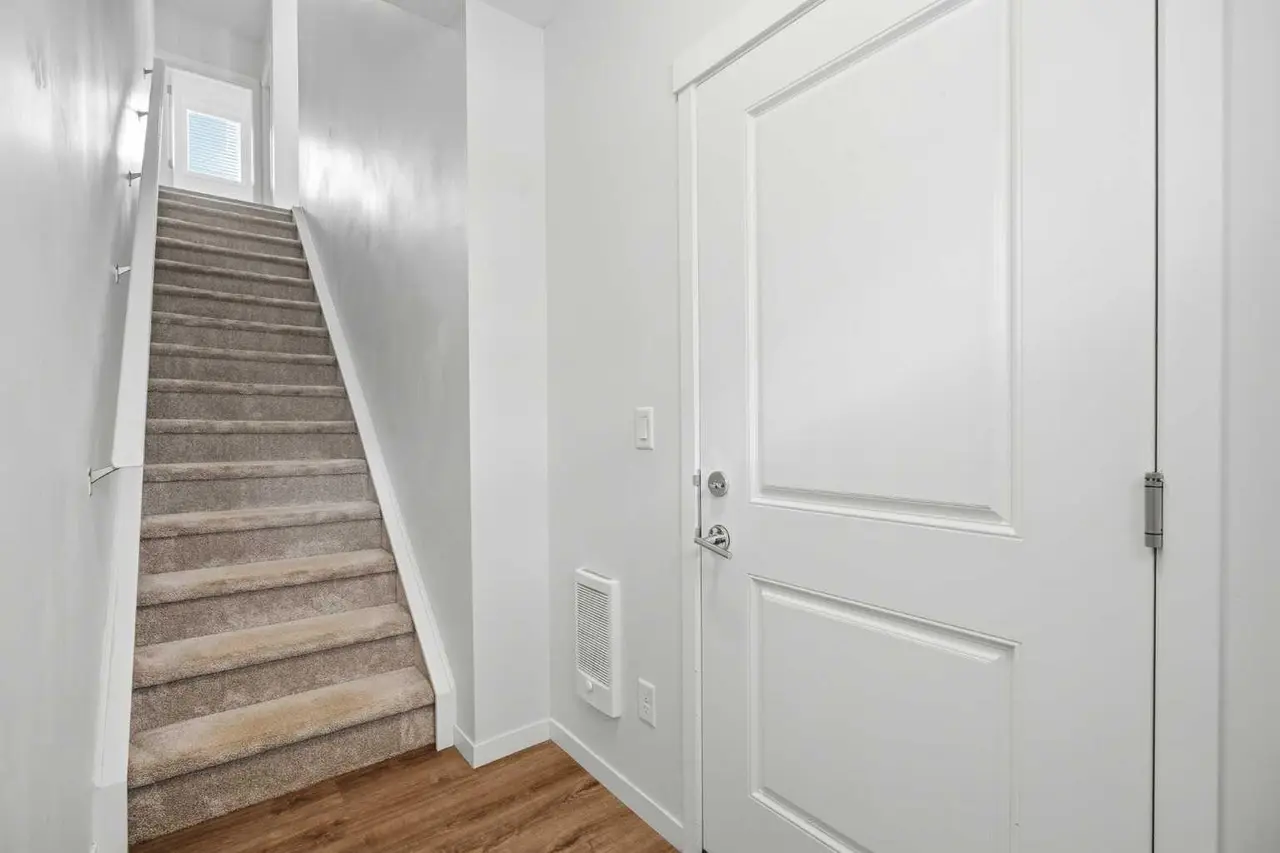 611, 355 Nolancrest Heights NW