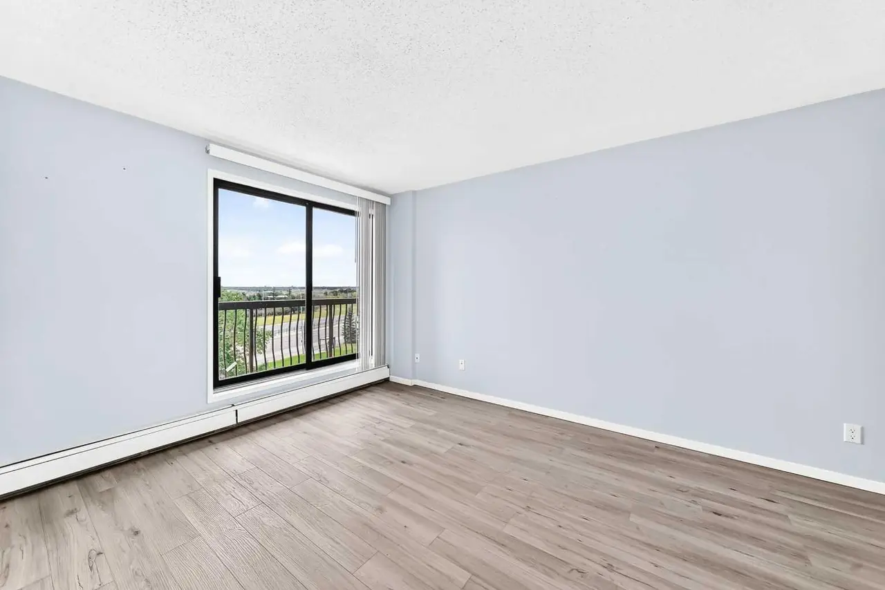 517, 5 Berkeley Place W