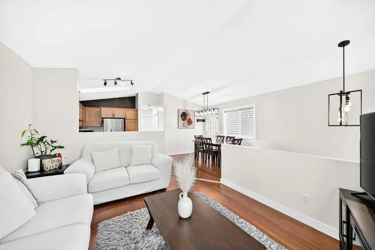 117 Bridleglen Manor SW
