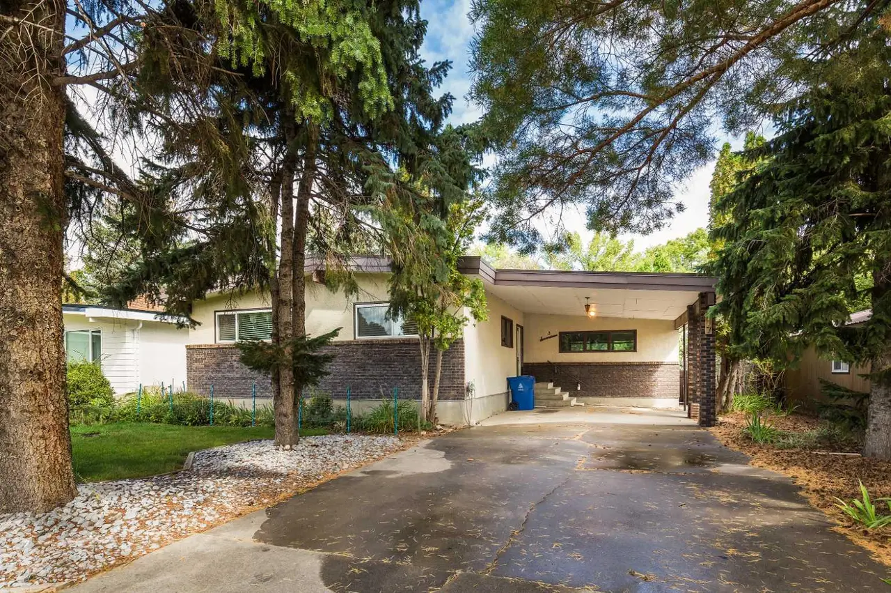 317 Laval Boulevard W