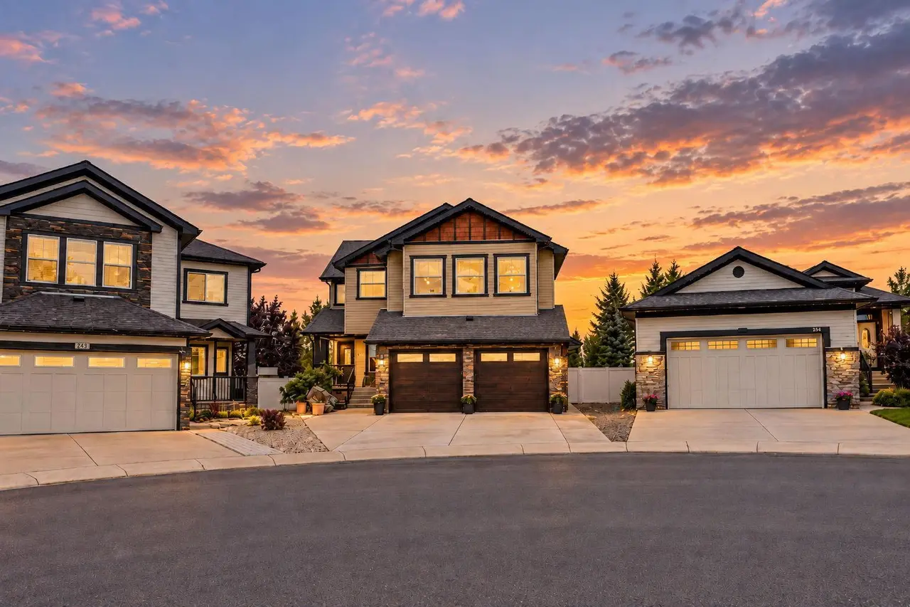 250 Kingsbury View SE