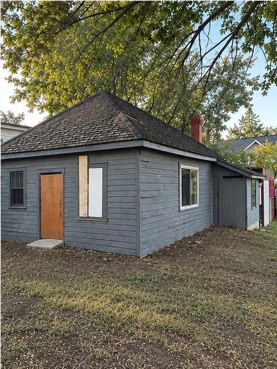 74 2nd Street SE