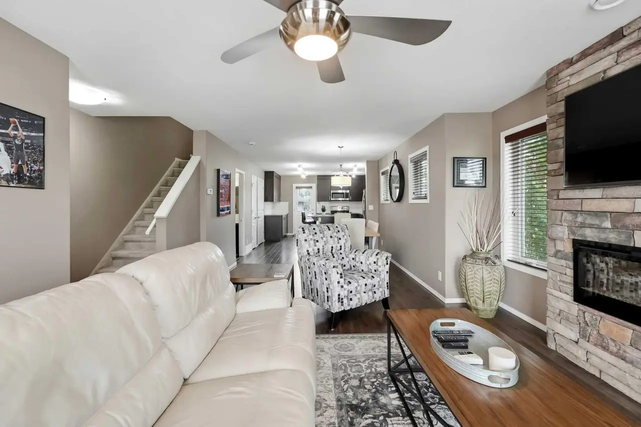 909, 339 Viscount Drive 