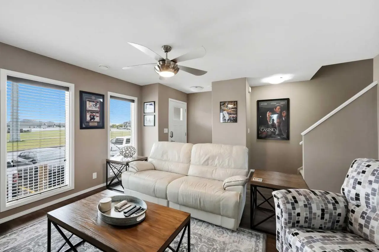 909, 339 Viscount Drive 