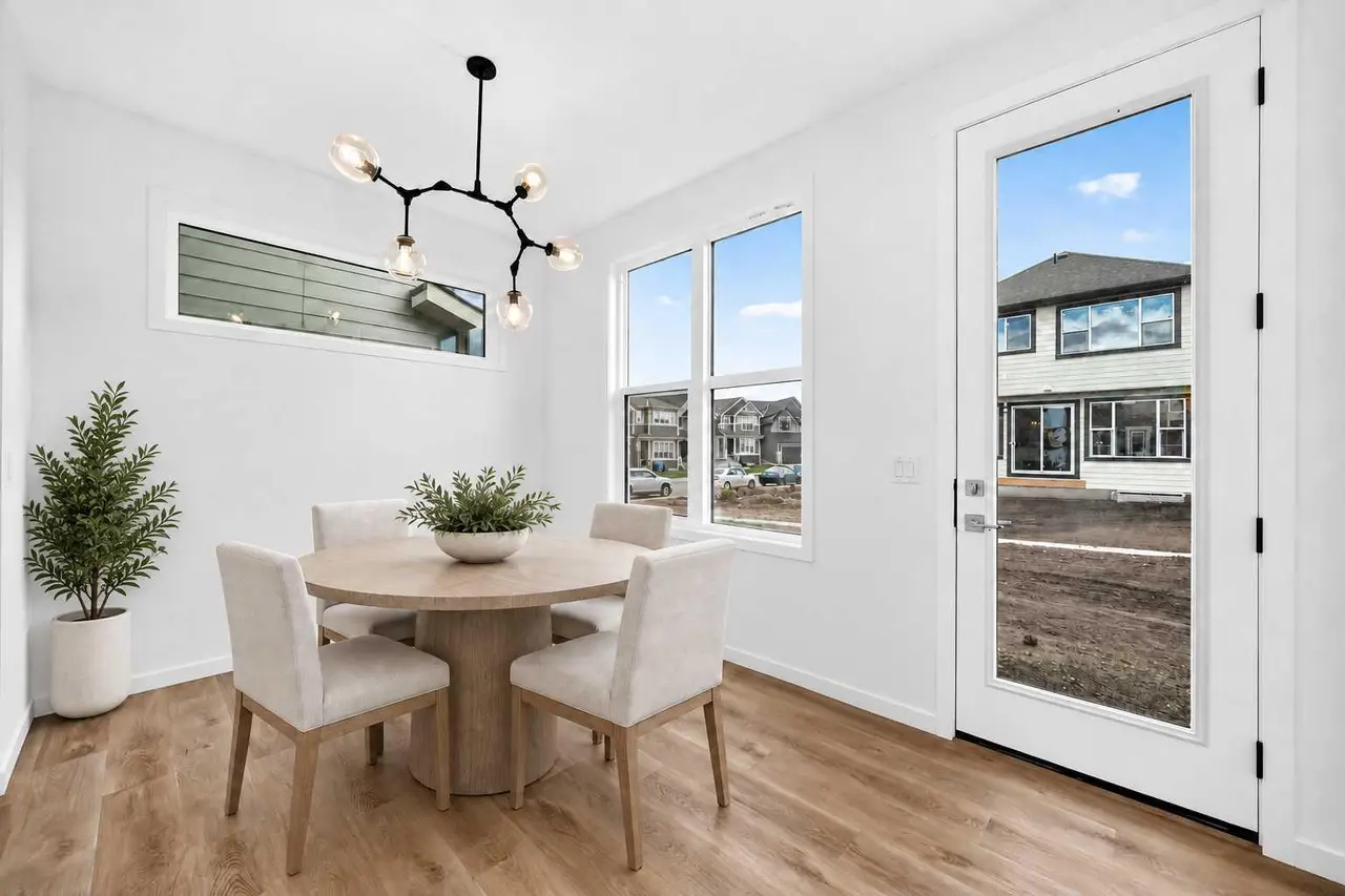 551 Mercado Avenue SE