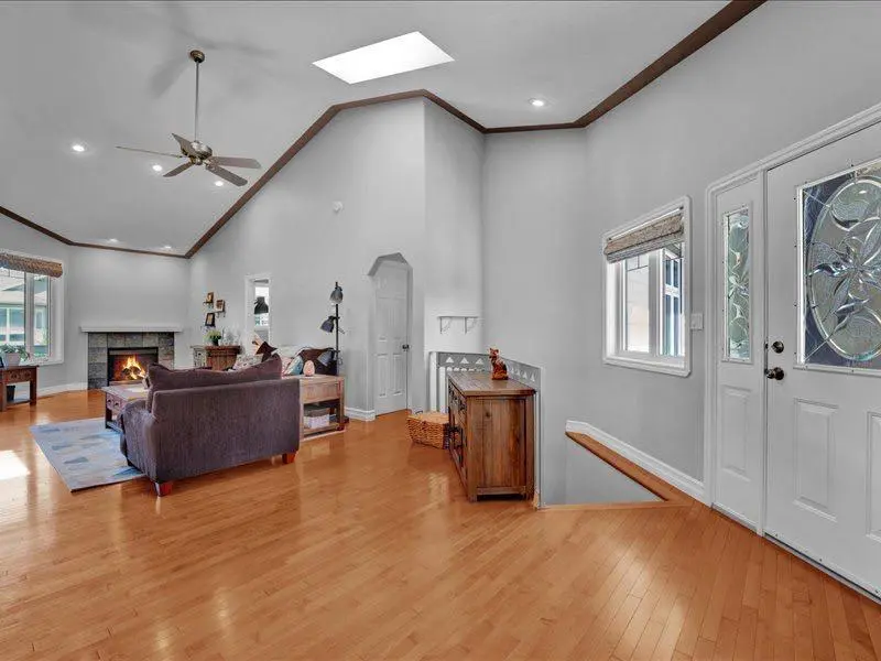 147 Cove Place 
